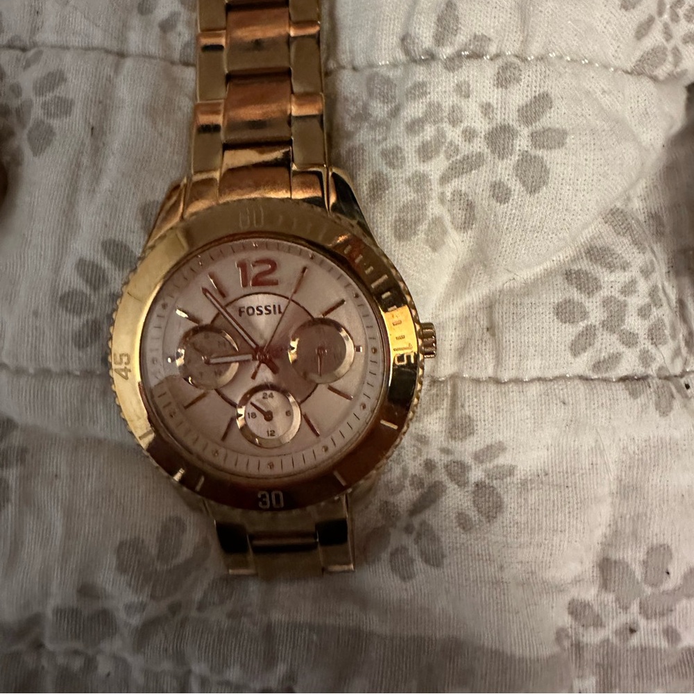 Women’s Gold Fossil watch